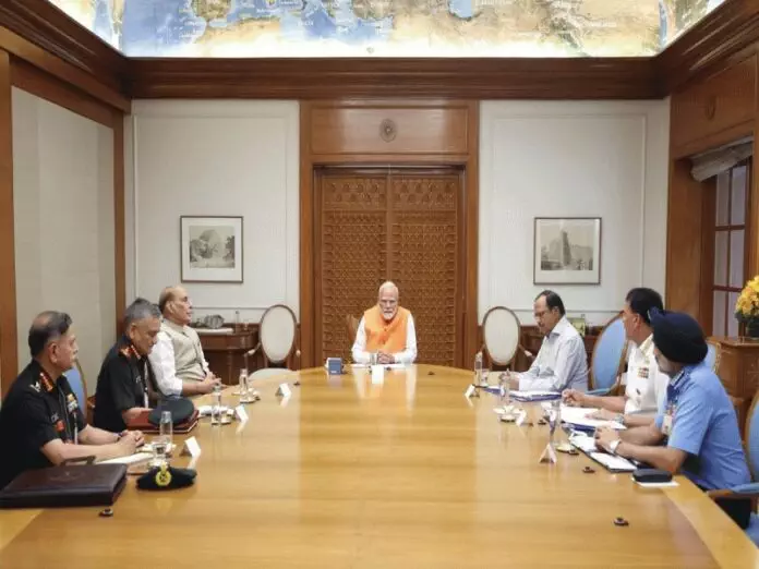 आतंकवाद के खिलाफ सख्त रुख: पीएम मोदी ने सेना को दी खुली कार्रवाई की छूट