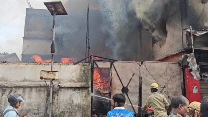 कोकर इंडस्ट्रियल एरिया में लगी आग